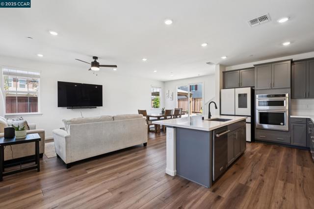 5013 Shefford Ct, Vacaville CA: https://media.crmls.org/mediaz/d263f1ea-d9e0-4736-b948-1e93010c837f.jpg