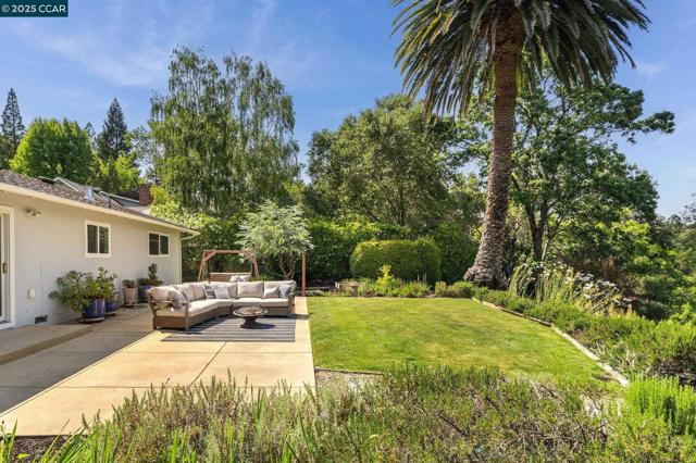 3402 Goyak Dr, Lafayette CA: https://media.crmls.org/mediaz/d26411dd-08a6-48bd-96fb-0054e6472749.jpg
