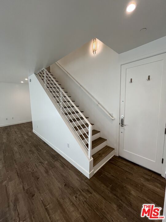 14822 Magnolia Boulevard, Sherman Oaks CA: https://media.crmls.org/mediaz/d264ad2f-b820-4fcf-903b-3d394eaa3cfa.jpg