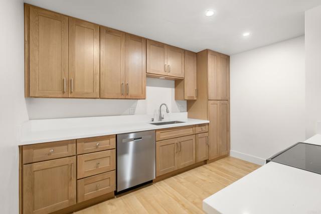 Detail Gallery Image 11 of 31 For 4444 W Point Loma Bld #16,  San Diego,  CA 92107 - 2 Beds | 2 Baths