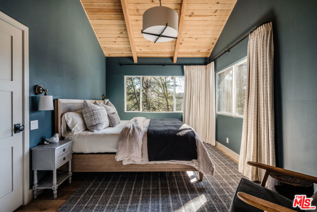 28805 North Shore Road, Lake Arrowhead CA: https://media.crmls.org/mediaz/d264fa59-cde7-42f9-937a-ba916c52fb71.jpg