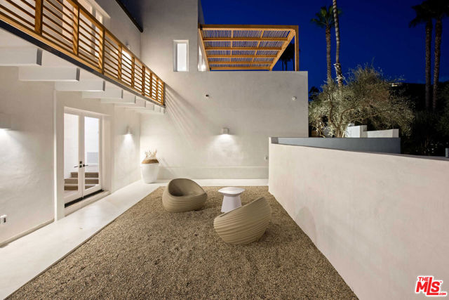 27405 Pacific Coast Highway, Malibu CA: https://media.crmls.org/mediaz/d265adf8-c162-4207-8d2e-5bd461bacdc0.jpg