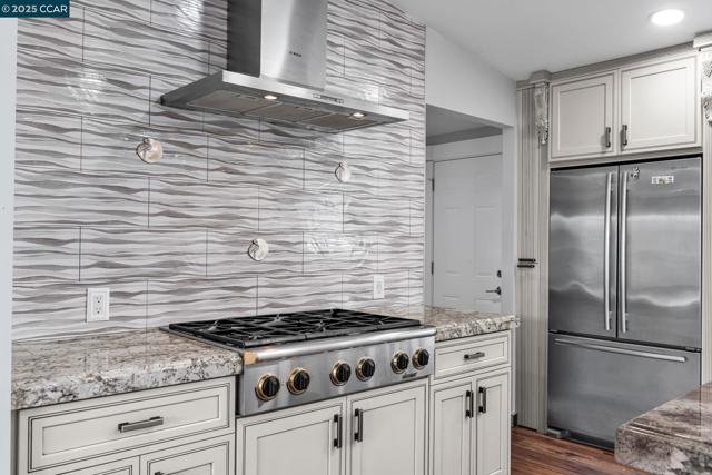 189 Suez Dr, Pacheco CA: https://media.crmls.org/mediaz/d26603b1-04a9-493c-a50d-1c8a586f608e.jpg