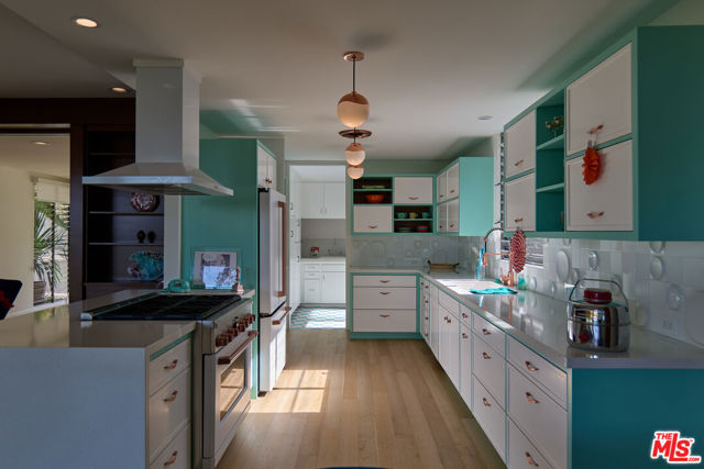 16045 Royal Mount Drive, Encino CA: https://media.crmls.org/mediaz/d2663fde-b5a2-4a95-8087-9b76c4ad9b7e.jpg