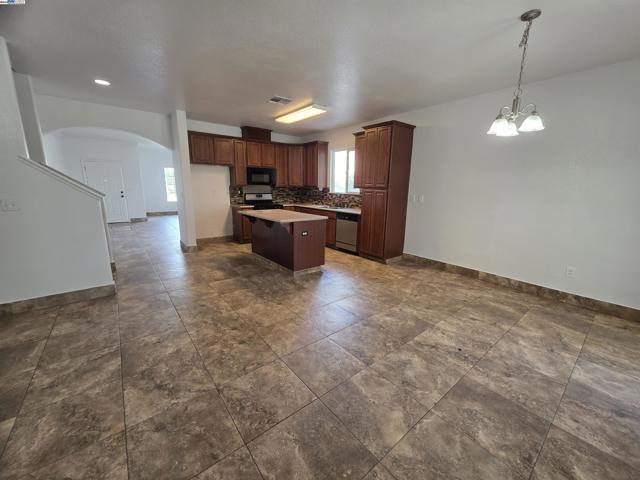 254 Peach Leaf Way, Sacramento CA: https://media.crmls.org/mediaz/d266783d-6535-4586-badb-90a84c848dae.jpg