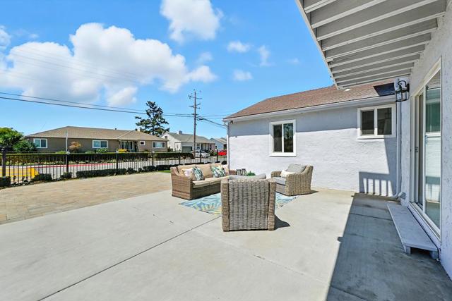1504 York Avenue, San Mateo CA: https://media.crmls.org/mediaz/d266902a-76b3-45a9-a896-8617f154c9de.jpg