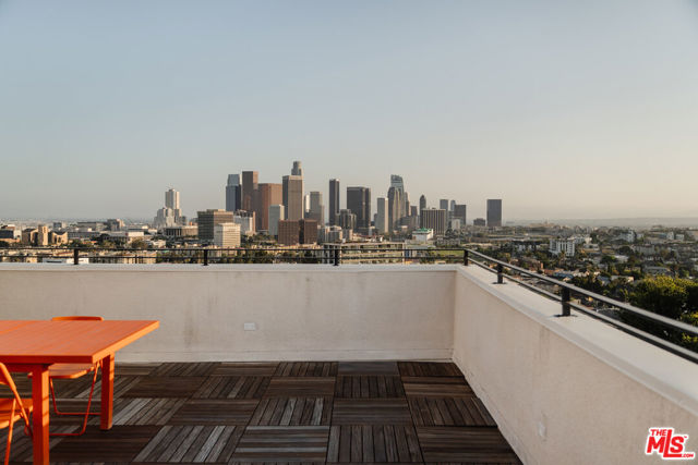 1124 W Panorama Way, Los Angeles CA: https://media.crmls.org/mediaz/d266949b-4632-4af3-8ff7-1f1a168c82b0.jpg
