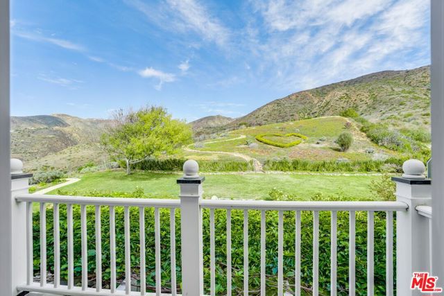 6277 Sea Star Drive, Malibu CA: https://media.crmls.org/mediaz/d26719db-de17-44da-9c66-dd0f7d60d02f.jpg