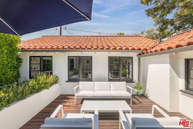 8917 Dorrington Avenue, West Hollywood CA: https://media.crmls.org/mediaz/d2671cea-65fc-4b90-bad0-69a2a3e01309.jpg