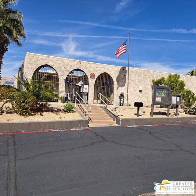 18555 Roberts Road, Desert Hot Springs CA: https://media.crmls.org/mediaz/d267f4e3-a19c-42ff-8802-a3b09841a1b3.jpg