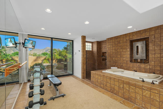 73481 Mariposa Drive, Palm Desert CA: https://media.crmls.org/mediaz/d268f066-0152-4f33-8dd3-5cd613911cfd.jpg