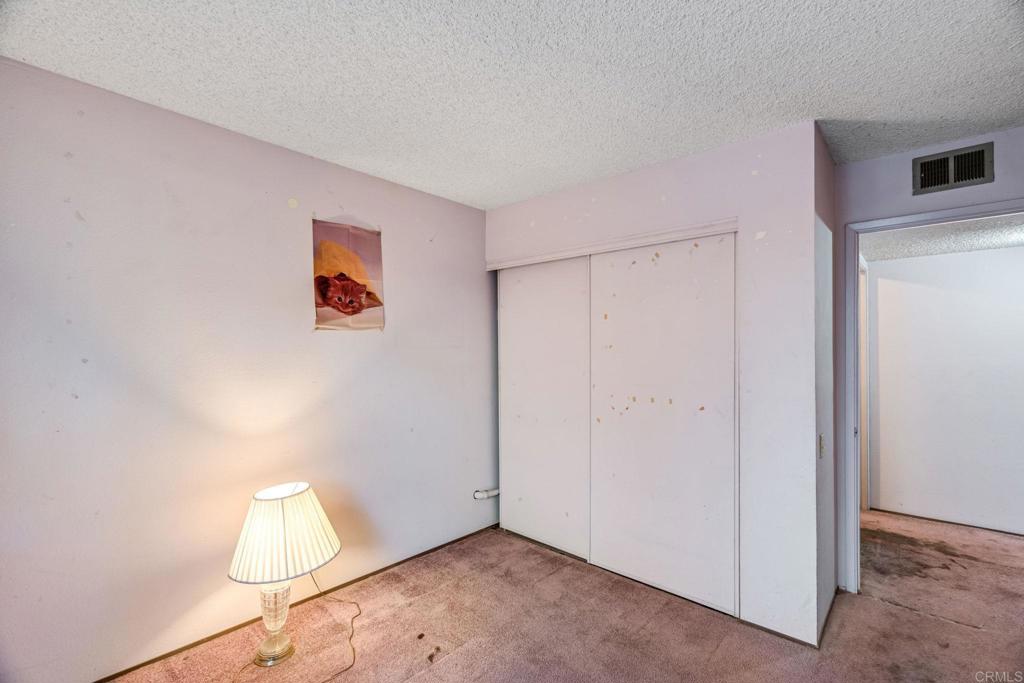 https://media.crmls.org/mediaz/d269393d-5d12-44b1-b843-8b430f593935.jpg?preset=X-Large