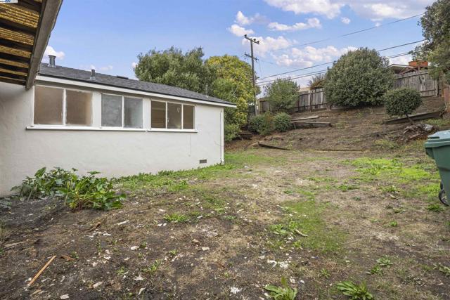 2541 Duke Ave, Richmond CA: https://media.crmls.org/mediaz/d269a8ff-b4f5-452b-929e-6b572e9e5b14.jpg