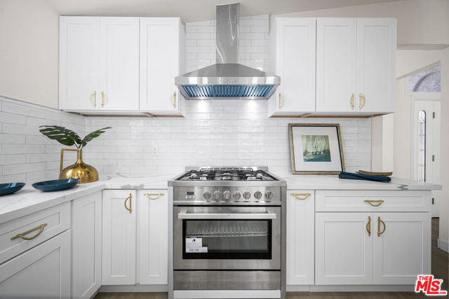 2733 Grand Summit Road, Torrance CA: https://media.crmls.org/mediaz/d26a1a0f-b0a1-4af5-8329-f982decaabd9.jpg
