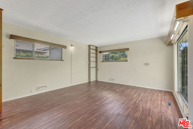 9855 Emperor Avenue, Arcadia CA: https://media.crmls.org/mediaz/d26a988f-07fd-4930-8a5a-003ba6387491.jpg