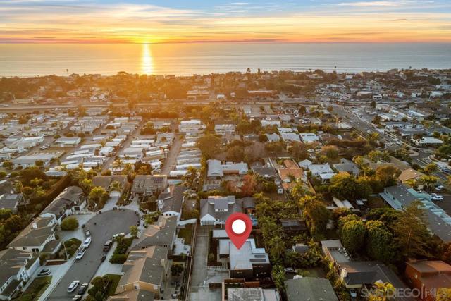 806 Hygeia, Encinitas CA: https://media.crmls.org/mediaz/d26b3b3a-497f-4c80-b5b5-15e30a2824ad.jpg