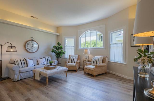 570572 Belden Street, Monterey CA: https://media.crmls.org/mediaz/d26bb9f7-0a6a-42df-880b-6b9d66d53f84.jpg