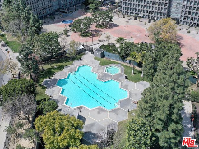 800 W 1st Street, Los Angeles CA: https://media.crmls.org/mediaz/d26be404-559d-482e-894f-a75278eb6d74.jpg