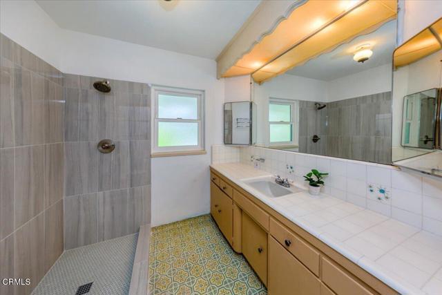 1715 Fair Oaks Avenue, South Pasadena CA: https://media.crmls.org/mediaz/d26bf1ce-bc01-4e6f-895e-8b5e6c081e68.jpg