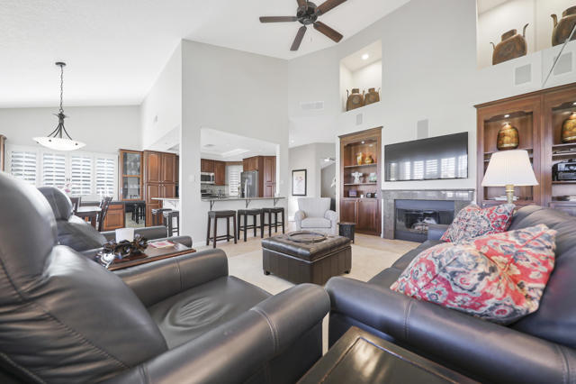 38488 Gazania Circle, Palm Desert CA: https://media.crmls.org/mediaz/d26c8809-bb77-4829-8ce8-bf583acab8be.jpg