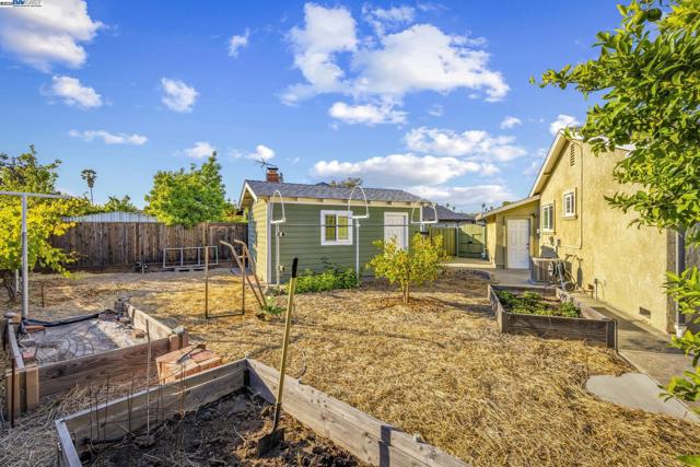 5706 Willkie Pl, Fremont CA: https://media.crmls.org/mediaz/d26cd603-e6a9-4aff-b9b6-e5127f0d75e8.jpg