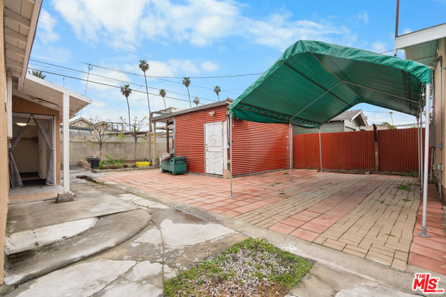 3941 2nd Avenue, Los Angeles CA: https://media.crmls.org/mediaz/d26d2fca-6583-4c3f-8f47-9bfe133a515b.jpg