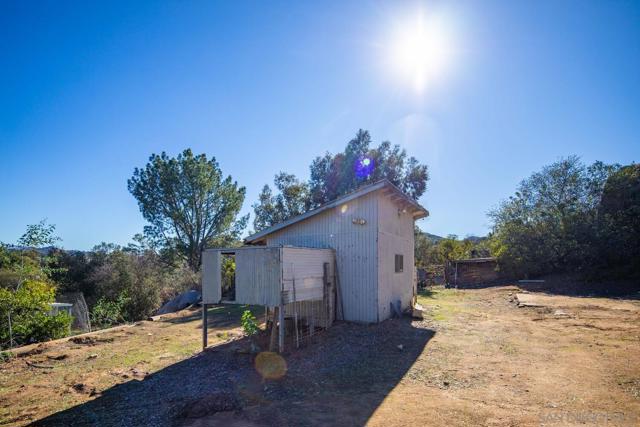 18435 Chablis Rd., Ramona CA: https://media.crmls.org/mediaz/d26d5f04-c36b-45b1-b9e8-becea9f77b71.jpg