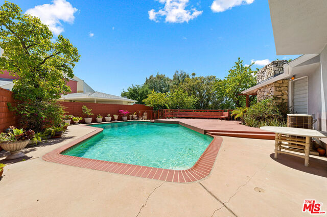 Image 25 of 39 For 821 Glenmere Way
