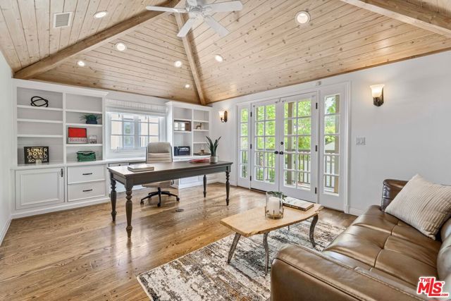 217 17th Street, Santa Monica CA: https://media.crmls.org/mediaz/d26e1aa5-e17d-4b5c-9ef6-f3d70c688587.jpg