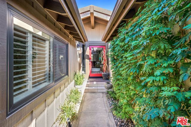 84 Running Springs Drive, Palm Desert CA: https://media.crmls.org/mediaz/d26f696f-c983-4564-89a0-fa28e7044b3f.jpg