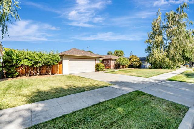 2905 Cambridge Drive, San Jose CA: https://media.crmls.org/mediaz/d2701575-849f-4667-89ee-a56c9d087804.jpg