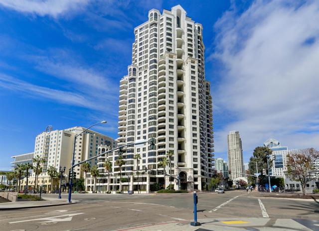 700 W Harbor Dr, San Diego CA: https://media.crmls.org/mediaz/d2701cfe-9b94-4313-8726-3a65038782e6.jpg