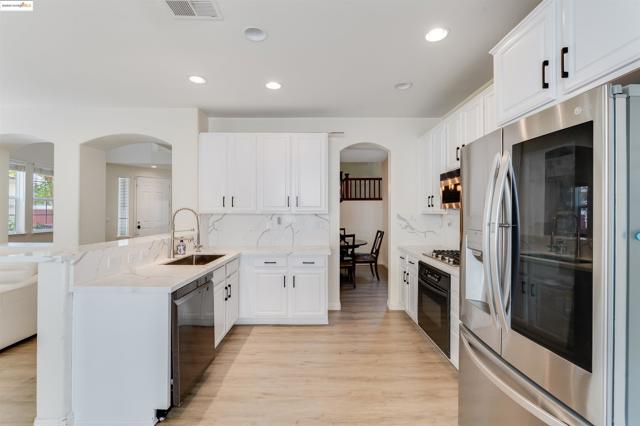 569 Primitivo Ct, Fairfield CA: https://media.crmls.org/mediaz/d270836d-4aff-4c62-b613-dac868ac8218.jpg