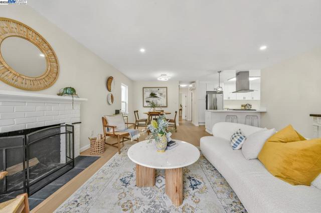 1541 Merced Street, Richmond CA: https://media.crmls.org/mediaz/d2708eed-b0ba-4e35-b1f3-beab81b0557a.jpg