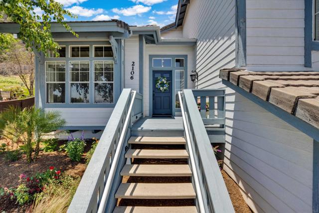 2106 Laura Dr, Escondido CA: https://media.crmls.org/mediaz/d270a359-b4ba-4d75-b031-c883e90817ea.jpg