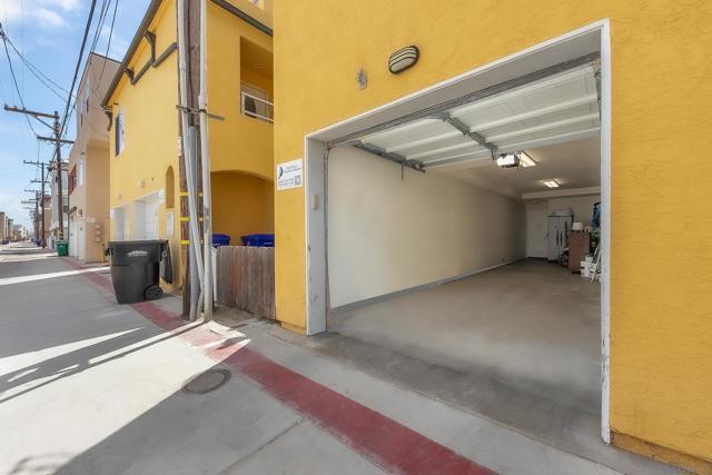 3537 Ocean Front Walk, San Diego CA: https://media.crmls.org/mediaz/d270ef91-bf31-487c-b21a-0218b803aade.jpg