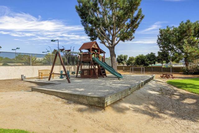12859 Caminito del Canto, Del Mar CA: https://media.crmls.org/mediaz/d2712dca-555a-4bc2-b72a-b7b6b831e4ac.jpg