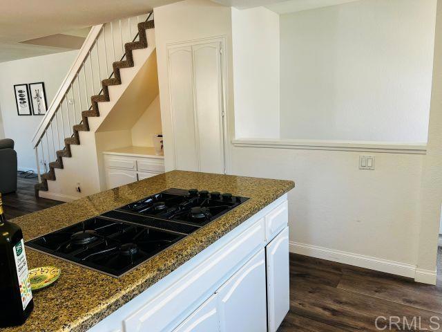 2520 Navarra Drive, Carlsbad CA: https://media.crmls.org/mediaz/d27183da-4771-43ea-afb6-cd7414e4d112.jpg
