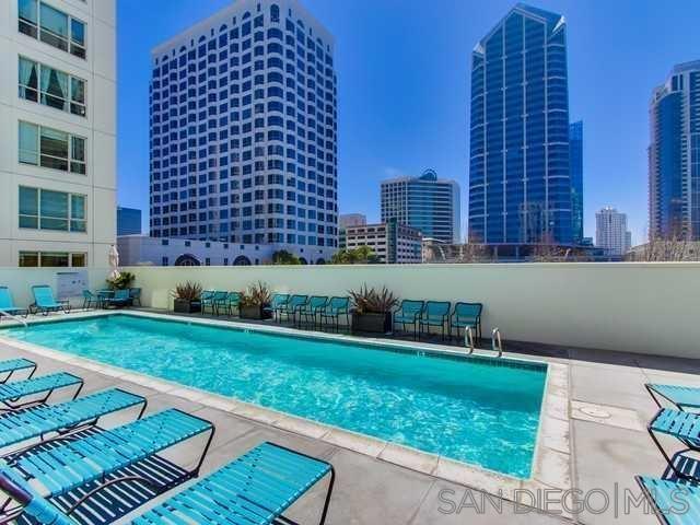1240 India St, San Diego CA: https://media.crmls.org/mediaz/d271b859-341f-4689-8563-6a2a332b91ea.jpg