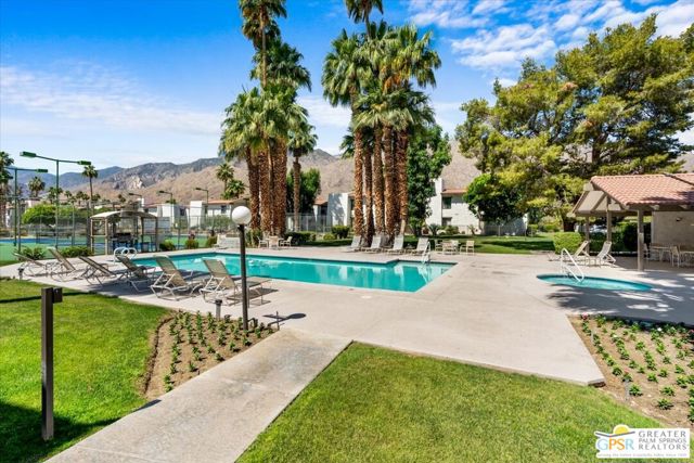 1050 E Ramon Road #15, Palm Springs, CA 92264