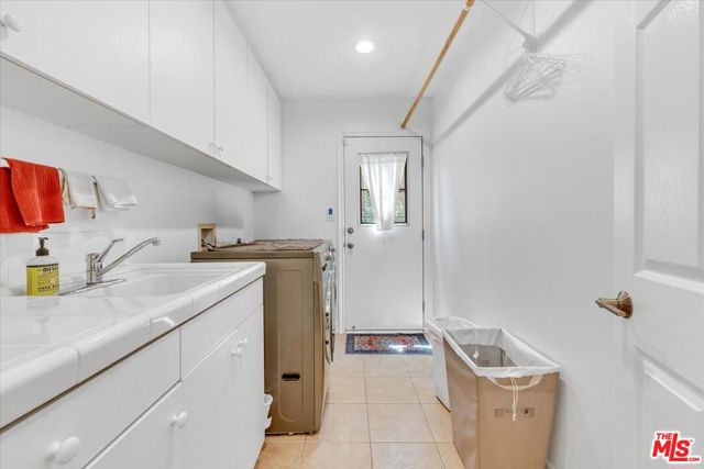 1535 Verde Ridge Lane, Westlake Village CA: https://media.crmls.org/mediaz/d2722647-70a4-45d8-9270-15b17ddab291.jpg