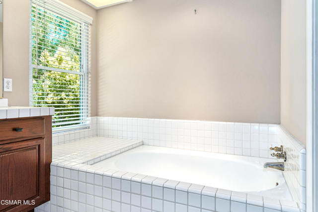 3041 Three Springs Drive, Westlake Village CA: https://media.crmls.org/mediaz/d27296d2-a8cf-44e5-b9a0-830acc70a0c5.jpg