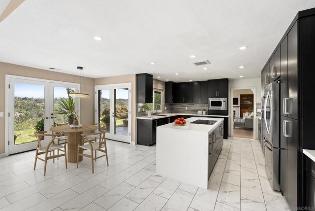 6518 Monte Fuego, Rancho Santa Fe CA: https://media.crmls.org/mediaz/d27366b8-b998-49e8-be8c-5172060a391b.jpg