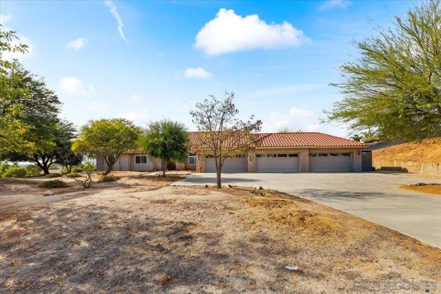 31252 North Star Way, Valley Center CA: https://media.crmls.org/mediaz/d273a647-3ae4-482c-8e46-b40d20f19caf.jpg