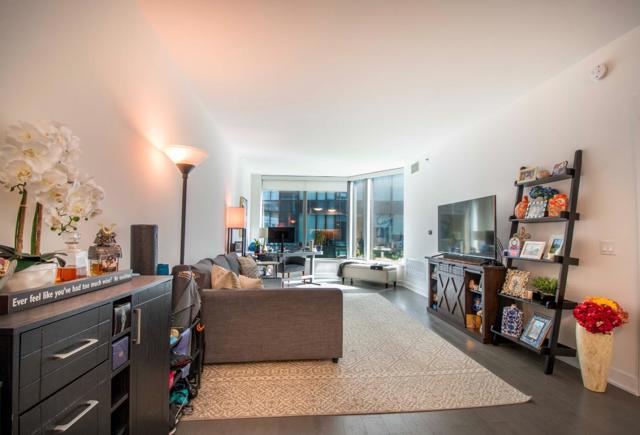 318 Main Street, San Francisco CA: https://media.crmls.org/mediaz/d273becf-138d-4533-b462-9e59e0d6e89d.jpg