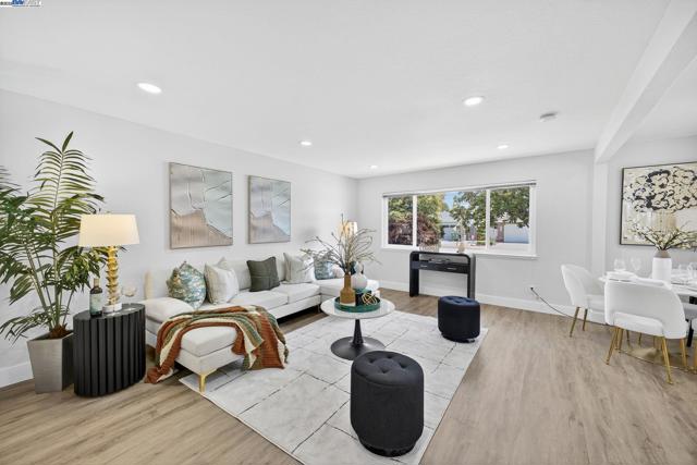 4403 Burke Way, Fremont CA: https://media.crmls.org/mediaz/d273ea07-6edc-4afa-a4d7-641026441421.jpg