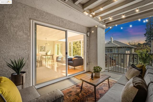 424 Staten Ave, Oakland CA: https://media.crmls.org/mediaz/d27455d4-f3e0-4068-89c8-1c165b4e5777.jpg