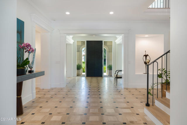 2160 Marshbrook Road, Thousand Oaks CA: https://media.crmls.org/mediaz/d2749c6a-c959-4301-8550-521f5204b56a.jpg
