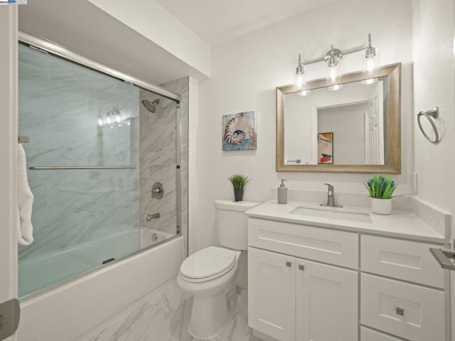 425 Lexington Dr, Vallejo CA: https://media.crmls.org/mediaz/d274b56f-95d0-43d1-b81f-245fa5e6695f.jpg