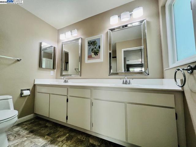 2418 Twinflower Ct, Martinez CA: https://media.crmls.org/mediaz/d274fa00-04e0-4090-973e-3be6b419c33d.jpg